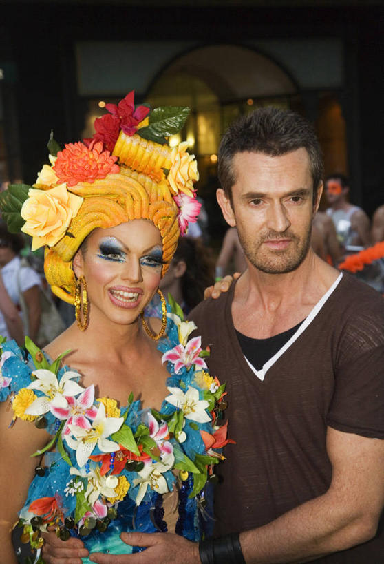 一个人,竖图,彩色,夜晚,民族服装,聚会,时尚,性感,热情,骄傲,城市,街道,澳大利亚,狂欢节,服装,庆祝,首都,古典,文化,表演者,传统,衣服,粉色,黄昏,摄影,服饰,五颜六色,古装,色彩斑斓,图标,事件,肖像,悉尼,同性恋,游行,五彩缤纷,啦啦队,五彩斑斓,韵味,新南威尔士,五光十色,舞者,彩图,传统服装,民俗服,旅行,装扮,牛津街,变性人