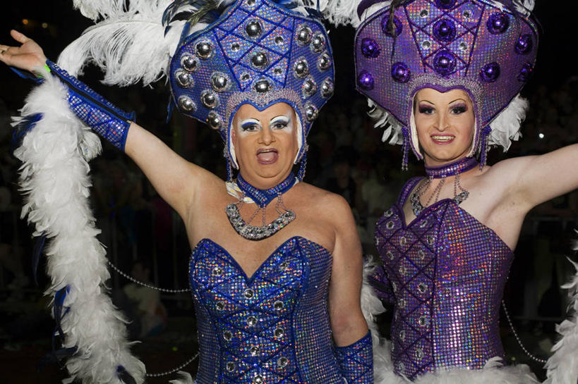 两个人,横图,彩色,夜晚,民族服装,聚会,时尚,性感,热情,骄傲,城市,街道,澳大利亚,狂欢节,服装,庆祝,地形,首都,古典,文化,表演者,传统,衣服,粉色,摄影,服饰,五颜六色,古装,色彩斑斓,图标,高雅,事件,主题,悉尼,同性恋,游行,五彩缤纷,五彩斑斓,韵味,新南威尔士,五光十色,舞者,彩图,传统服装,民俗服,旅行,装扮,舞蹈,牛津街,魅力,变性人