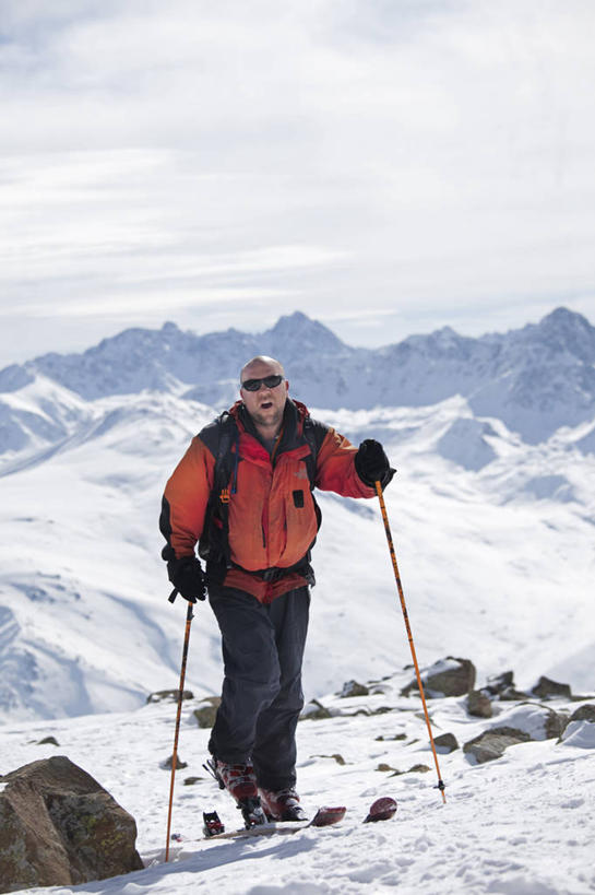 一个人,横图,室外,运动,雪,印度,亚洲,头饰,山顶,安全帽,摄影,活动,滑雪板,南亚,喜马拉雅山脉,印度共和国,克什米尔,滑雪运动,查谟.克什米尔,查谟.克什米尔邦,彩图,旅行,喀什米尔,克什米尔地区