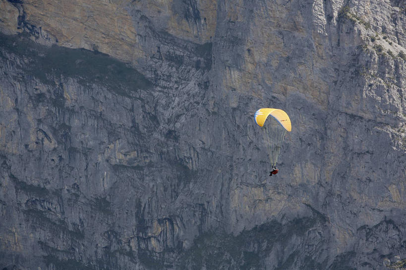 无人,竖图,室外,旅游,度假,运动,山,山脉,雪,瑞士,欧洲,行人,游客,游人,冰,娱乐,阿莱奇冰川,路人,旅客,享受,休闲,放松,摄影,生活方式,阿尔卑斯山脉,少女峰,瓦莱斯州,紫苑,过客,冒险,步行,彩图,冰隙
