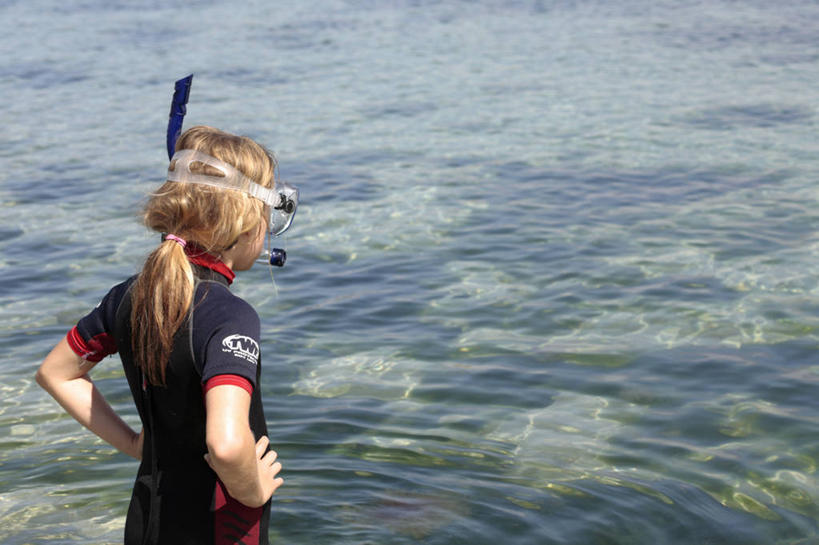 儿童,一个人,家庭,横图,室外,旅游,度假,纯洁,海洋,英国,潜水镜,海岸线,英格兰,可爱,童年,童趣,摄影,呼吸管,恐怖,童真,烂漫,无邪,天真,女孩,海滩,彩图,旅行,西南英格兰,利岛