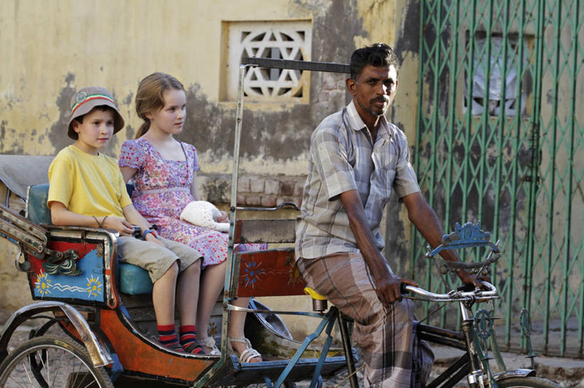 儿童,两个人,家庭,商店,横图,彩色,购物,旅游,度假,纯洁,珠宝,印度,亚洲,货摊,纪念品,可爱,零售,童年,童趣,财富,摄影,手镯,五颜六色,色彩斑斓,购买,五彩缤纷,童真,烂漫,无邪,五彩斑斓,泰米尔纳德邦,五光十色,马杜赖,天真,女孩,彩图,旅行,津贴