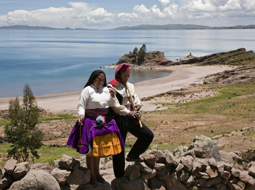成年人,两个人,横图,室外,帽子,秘鲁,衣服,南美,摄影,羊毛,拉丁美洲,普诺,的的喀喀湖,手摇花,塔奇拉,男人,彩图,传统服装,旅行,传统文化