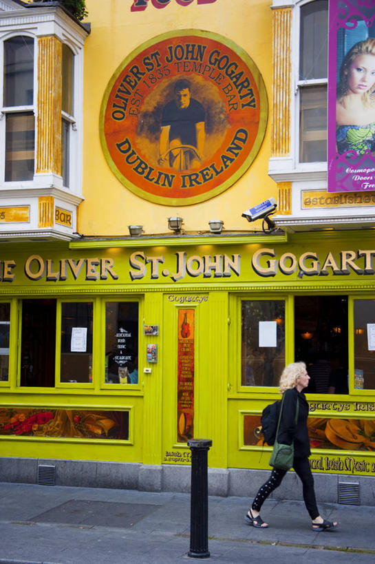 一个人,酒吧,竖图,旅游,城市,街道,爱尔兰,欧洲,首都,现代,布置,摄影,彩图,旅行,圣约翰,居住区