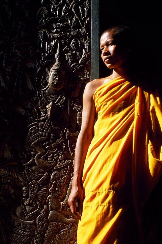 一个人,竖图,建筑,越南,门口,摄影,宗教,东南亚,佛教,宁静,种族,修道院,式样,印度支那,彩图,湄公河三角洲,传统文化