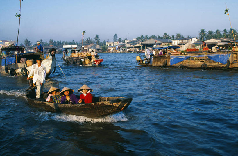 两个人,竖图,室外,商务,消费,河流,水,船,蔬菜,越南,漂浮,食品,市场,运输,摄影,东南亚,贸易,收集,印度支那,彩图,湄公河三角洲