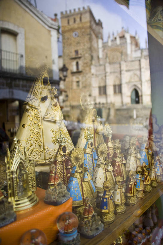 无人,竖图,建筑,西班牙,欧洲,节日,文化,纪念品,祈祷,健康,许愿,摄影,宗教,信仰,纪念,祈求,基督教,天主教,修道院,埃斯特雷马杜拉,平安,彩图,旅行,圣玛丽亚