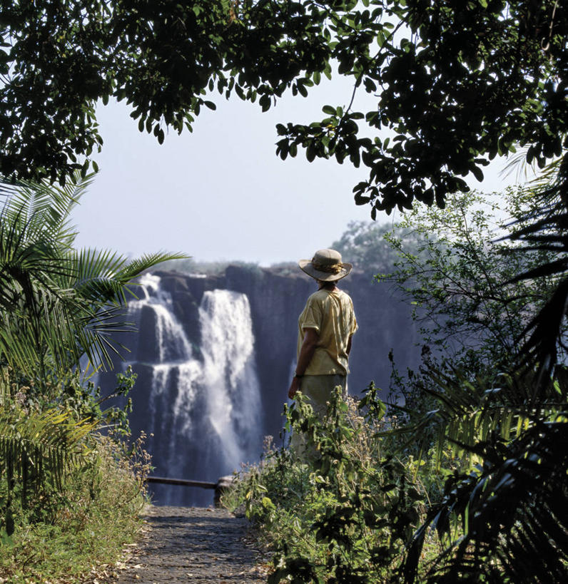 成年人,眼睛,一个人,竖图,室外,旅游,瀑布,非洲,赞比亚,瞳孔,仅一个女性,行人,游客,游人,喷,飞溅,路人,旅客,白色,自然,黄昏,看,表,人体,眼部,摄影,巨大,落下,庞大,传送带,拜访,赞比西河,维多利亚瀑布,宏大,硕大,伟大,过客,利文斯敦,女人,眼,彩图,白内障