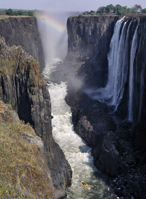 无人,竖图,室外,旅游,彩虹,瀑布,峡谷,非洲,津巴布韦,赞比亚,行人,游客,游人,喷,飞溅,悬崖,路人,旅客,白色,黄昏,摄影,落下,碰撞,传送带,沟壑,拜访,地貌,赞比西河,维多利亚瀑布,雷雨,过客,利文斯敦,彩图,白内障,骚乱