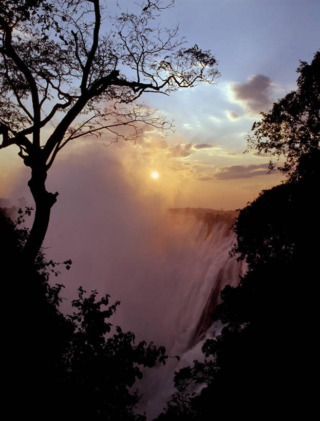 无人,横图,俯视,航拍,室外,河流,瀑布,峡谷,日光,津巴布韦,赞比亚,岛,白色,地标建筑,摄影,巨大,落下,庞大,传送带,鸟瞰,沟壑,赞比西河,维多利亚瀑布,宏大,硕大,伟大,利文斯敦,彩图,高角度拍摄,白内障,骚乱