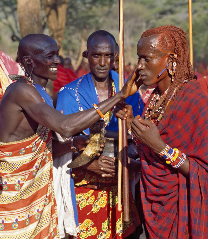 老年人,三个人,竖图,生产线,珠宝,非洲,肯尼亚,祝福,衣服,红色,摄影,典礼,彩图,传统服装,传统文化,马赛人