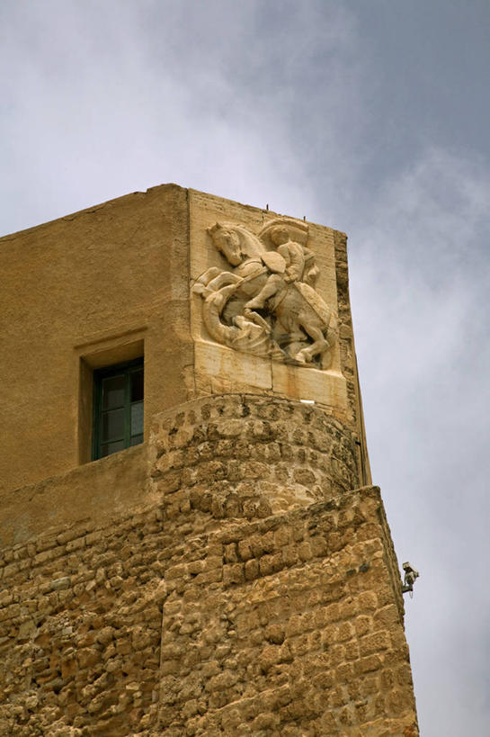 无人,博物馆,竖图,城市,建筑,雕塑,非洲,利比亚,节日,龙,城堡,首都,历史,文化,祈祷,健康,许愿,摄影,宗教,信仰,纪念,祈求,基督教,地中海文化,天主教,北非,阿拉伯风格,杀害,圣乔治,平安,彩图,浅浮雕,传统文化