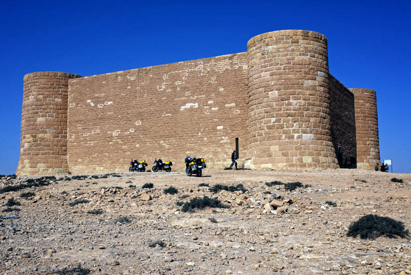 横图,建筑,摩托车,非洲,利比亚,城堡,北,战争,摄影,纪念,留念,第二次世界大战,怀念,北非,阿非利加洲,墓穴,彩图,旅行,托布鲁克