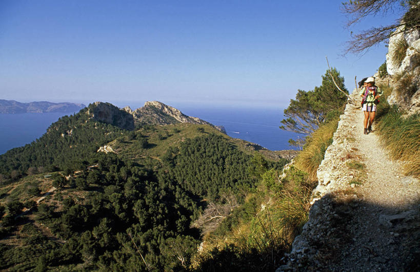 一个人,横图,全景,室外,旅游,度假,探险,天线,西班牙,欧洲,泥土,小路,娱乐,风景,享受,休闲,放松,摄影,生活方式,海岬,马略卡,休闲活动,彩图,半岛,背包族