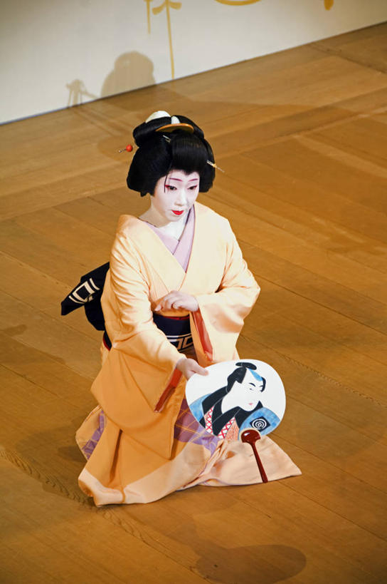 成年人,一个人,竖图,彩色,烹饪,日本,亚洲,仅一个女性,表演,和服,日本文化,料理,食品,历史,菜肴,美食,食物,衣服,摄影,佳肴,京都府,五颜六色,保护,色彩斑斓,五彩缤纷,艺妓,东亚,本州,本州岛,日本国,近畿地方,近畿,五彩斑斓,五光十色,女人,外衣,彩图,传统服装,舞蹈,柱头,传统文化,联合国教科文组织,美人,舞妓