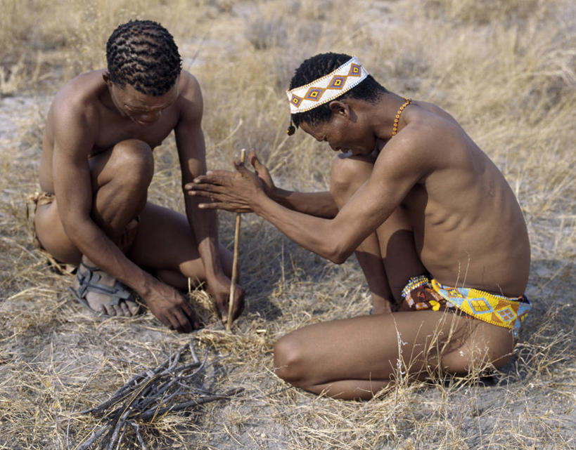 成年人,两个人,横图,团队,火,非洲,纳米比亚,束发带,珠子,摄影,手艺,非洲文化,技能,男人,彩图,传统服装,布须曼人,萨尔瓦人,桑人,传统文化,布什曼族