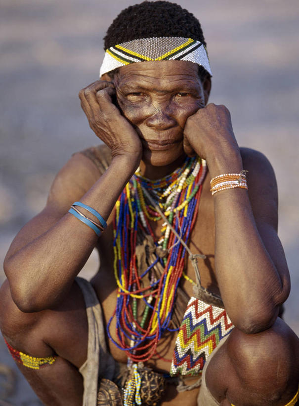 成年人,一个人,竖图,彩色,项链,珠宝,纳米比亚,仅一个女性,束发带,珠子,摄影,手镯,五颜六色,年龄,色彩斑斓,肖像,五彩缤纷,非洲文化,五彩斑斓,式样,五光十色,女人,非洲人,彩图,传统服装,布须曼人,萨尔瓦人,桑人,传统文化,布什曼族