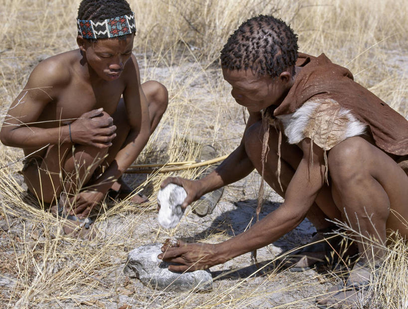 成年人,两个人,横图,团队,纳米比亚,束发带,皮革,摄影,口香糖,猎人,男人,彩图,传统服装,布须曼人,萨尔瓦人,桑人,布什曼族,游牧民族