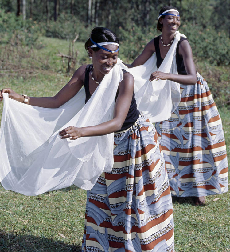 成年人,两个人,竖图,非洲,卢旺达,表演,表演者,衣服,摄影,草裙,女人,舞者,彩图,传统服装,舞蹈,传统文化