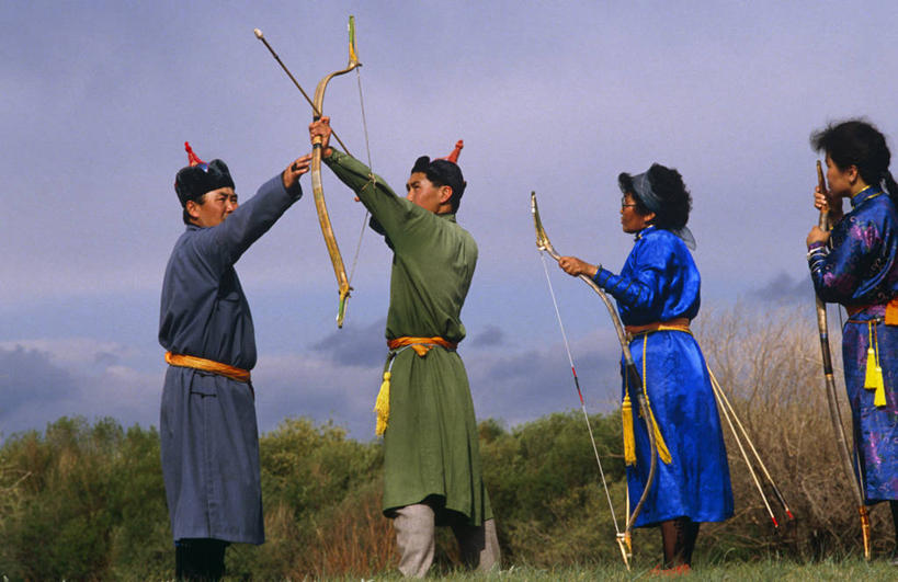 成年人,家庭,横图,白天,运动,竞争,蒙古,亚洲,庆祝,首都,衣服,箭,教,摄影,知识,事件,种族,瞄准,箭术,乌兰巴托,技能,男人,女人,彩图,传统服装,传统文化,游牧民族