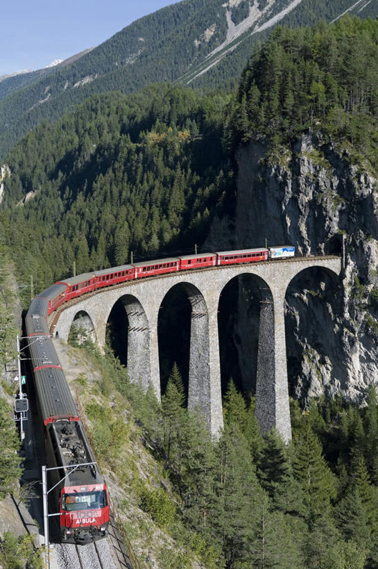 无人,竖图,峡谷,路,铁路,火车,瑞士,欧洲,阿尔卑斯山,地形,桥,轨道,交通,铁轨,运输,摄影,工程,西欧,高架桥,中欧,阿尔卑斯山脉,瑞士联邦,格劳宾登州,格劳宾登,彩图