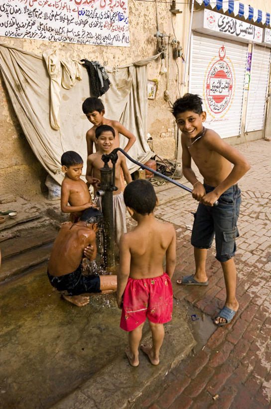 儿童,竖图,街道,巴基斯坦,亚洲,摄影,水泵,中亚,男孩,彩图