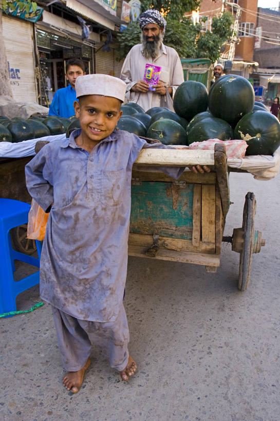 儿童,竖图,水果,巴基斯坦,亚洲,市场,摄影,中亚,男孩,彩图