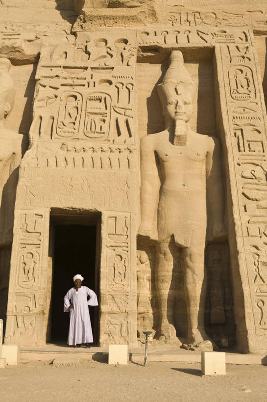 成年人,一个人,竖图,城市,非洲,埃及,仅一个男性,雕像,摄影,考古学,中东,肖像,北非,首府,埃及文化,阿拉伯埃及共和国,金字塔之国,棉花之国,阿斯旺,阿斯旺省,阿非利加洲,哈索尔神庙,男人,彩图