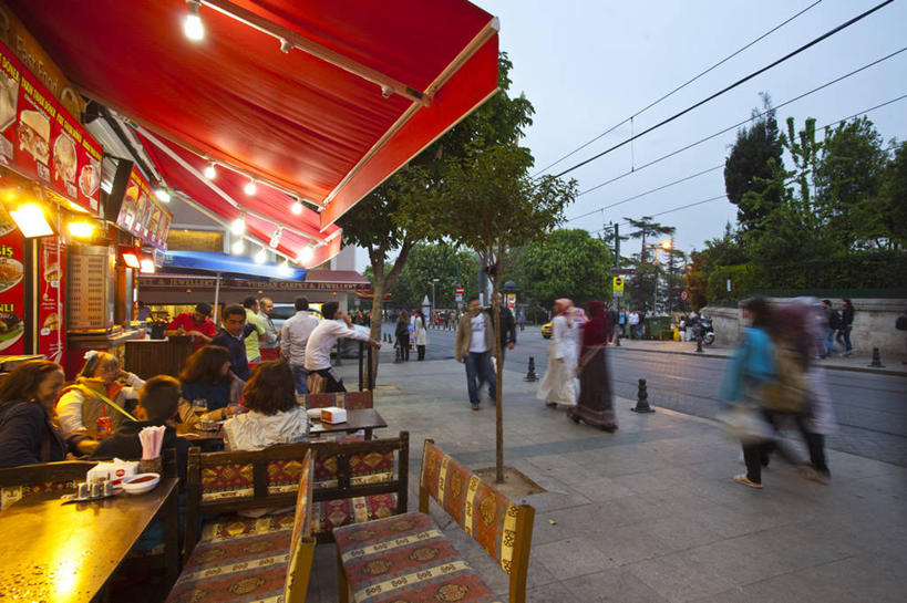 横图,室外,白天,旅游,城市,欧洲,亚洲,许多人,一群人,摄影,土耳其文化,素檀阿梅特区,伊斯坦布尔,彩图,餐馆