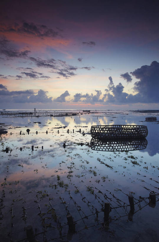 无人,竖图,室外,旅游,度假,农业,渔业,海洋,美景,水,印度尼西亚,反射,篮子,海岸线,景观,云,黎明,娱乐,风景,自然,享受,休闲,景色,放松,摄影,宁静,热带气候,自然风光,剪影,逆光,彩图,旅行,传统文化,阿贡火山,巴厘