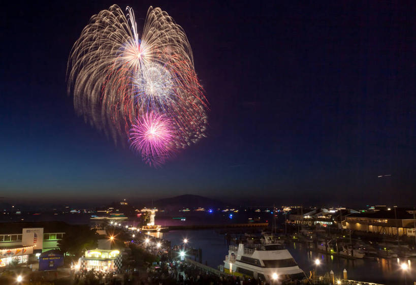 无人,渔夫,横图,室外,夜晚,度假,海洋,美景,城市风光,城市,建筑,船,美国,庆祝,景观,娱乐,天空,焰火,享受,休闲,景色,放松,运输,摄影,照亮,加利福尼亚,旧金山,彩图