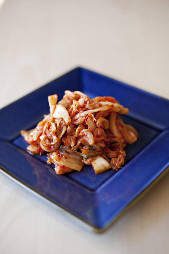 无人,竖图,特写,白色背景,蔬菜,美国,饮食,蓝色,盘子,摄影,清新,健康食物,韩国泡菜,彩图,影棚拍摄