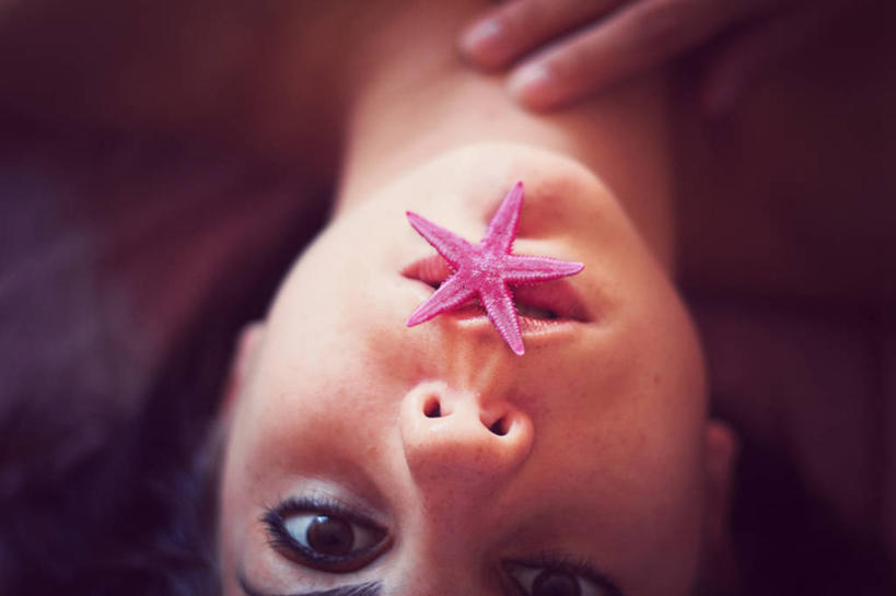 西方人,成年人,脸,头,脸颊,一个人,横图,室内,特写,信心,海星,西班牙,欧洲,欧洲人,仅一个年轻女性,仅一个女性,仅一个人,肩膀,摄影,肖像,巴伦西亚省,年轻女性,女人,女性,白种人,年轻人,头部,脸部,脸蛋,面部,亲吻,仰卧,彩图,爱