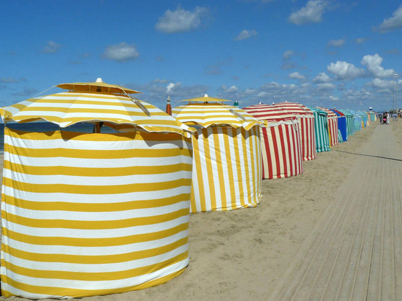 无人,横图,室外,白天,度假,法国,一排,许多,条纹,整齐,沙子,云,很多,阳伞,排列,天空,夏天,放松,摄影,队列,诺曼底,夏令营,海滩,彩图