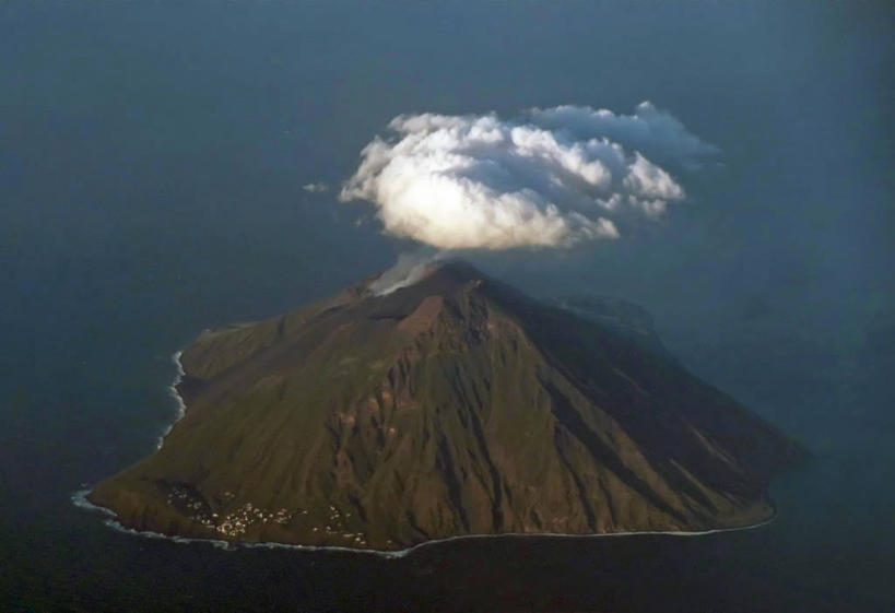 无人,横图,俯视,航拍,室外,白天,海洋,火山,山,意大利,岛,云,风景,自然,摄影,西西里,鸟瞰,自然地理,彩图,高角度拍摄,斯托伦波里岛