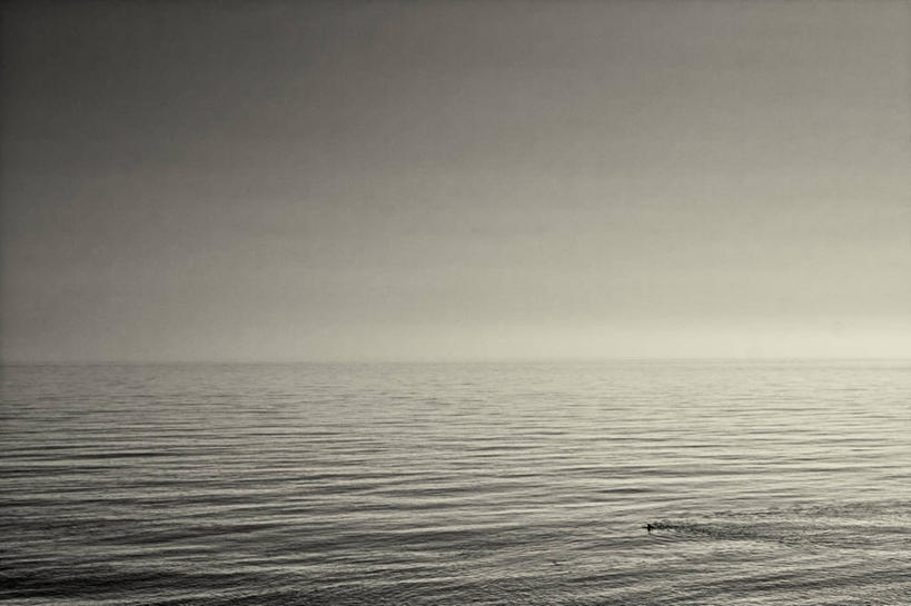 游泳,一个人,横图,黑白,室外,白天,海洋,英国,水平线,天空,自然,摄影,宁静