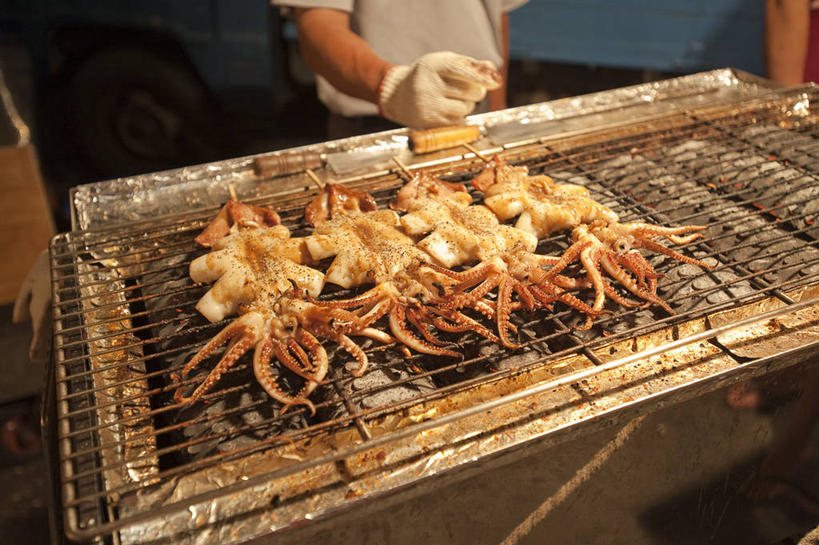 手,一个人,横图,夜晚,烧烤,台湾,准备,肉,食品,市场,热,鱼类,手套,摄影,部分,清新,贩卖,健康食物,烤肉架,高雄,海产,烹调,彩图