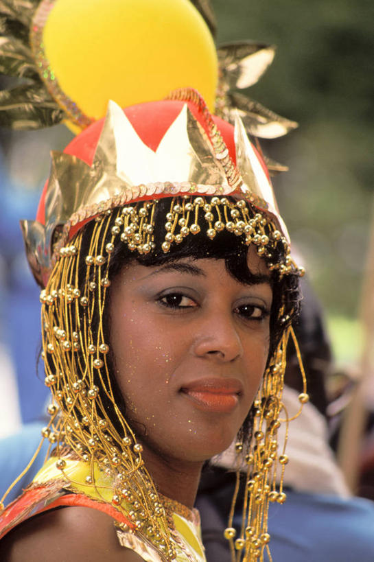 成年人,脸,头,脸颊,一个人,竖图,室外,白天,民族服装,信心,纽约,美国,狂欢节,仅一个女性,服装,古典,文化,传统,肩膀,衣服,摄影,服饰,古装,肖像,游行,纽约州,韵味,头部,脸部,脸蛋,面部,彩图,传统服装,民俗服,装扮,传统文化