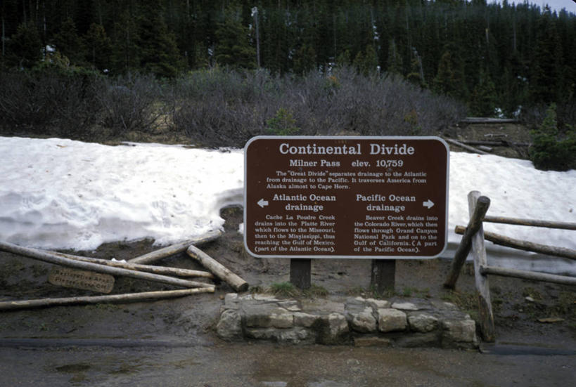 无人,横图,室外,白天,森林,雪,美国,篱笆,破坏,破损,树,寒冷,摄影,英文字母,损坏,国家公园,圆木,科罗拉多州,彩图,落基山国家公园,大陆分水岭