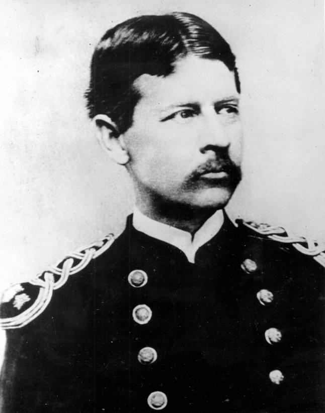 成年人,中年人,脸,头,脸颊,一个人,医生,科学家,竖图,信心,仅一个男性,仅一个人,仅一个中年男性,历史,肩膀,探索,摄影,肖像,军服,美国文化,男人,男性,中年男性,头部,小胡子,脸部,脸蛋,面部,彩图,影棚拍摄