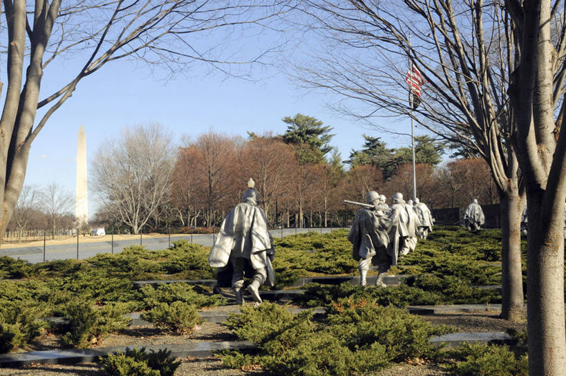 无人,公园,横图,室外,雕塑,美国,一排,士兵,整齐,标志,雕像,符号,小路,首都,历史,标识,战争纪念碑,排列,美国国旗,摄影,纪念,留念,宁静,队列,军服,怀念,美国文化,华盛顿特区,爱国主义,万里无云,性别符号,美术工艺,步行,彩图,男性符号,朝鲜战争
