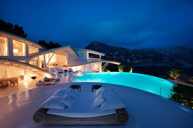 无人,体育馆,游泳池,家,横图,室外,水,西班牙,欧洲,球袋,水池,水面,院子,干净,现代,泳池,蓝色,黄昏,照亮,游泳馆,酷,当代