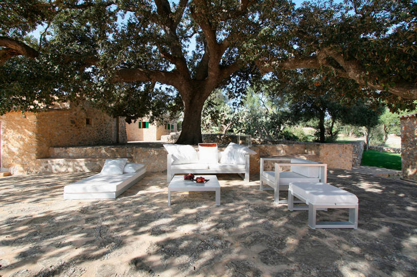 无人,横图,室外,白天,日光,西班牙,欧洲,院子,树荫,树,白色,软垫