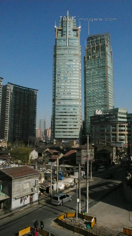 无人,家,高楼大厦,竖图,俯视,航拍,室外,白天,度假,美景,植物,城市风光,城市,大厦,道路,建筑,路,摩天大楼,公路,汽车,上海,中国,亚洲,阴影,光线,影子,房屋,屋子,景观,公寓,交通,娱乐,建设,洋房,楼房,住宅,车,树,树木,蓝色,绿色,蓝天,天空,阳光,自然,交通工具,轿车,天,享受,休闲,景色,放松,生长,晴朗,成长,申,鸟瞰,载具,黄浦区,东亚,上海市,万里无云,中华人民共和国,沪,华东地区,晴空,晴空万里,马路,彩图,高角度拍摄,房子,大楼,高层建筑,高楼,摩天楼,复兴东路,中山南路,shcm1