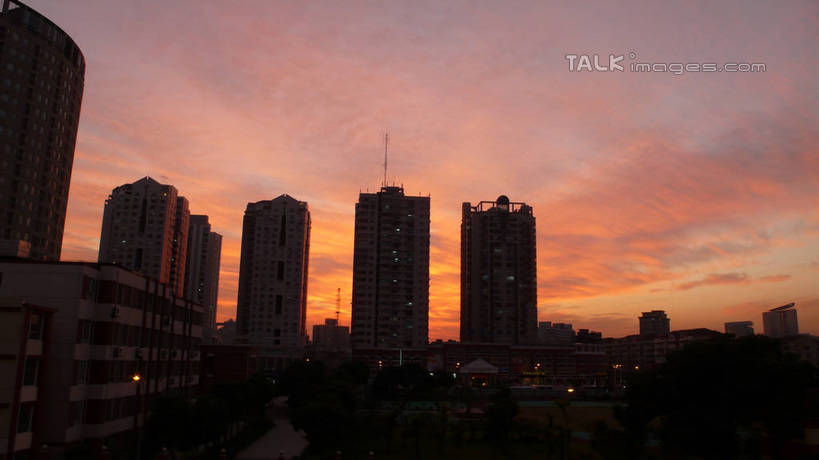 无人,家,高楼大厦,横图,室外,白天,仰视,度假,美景,日落,城市风光,城市,大厦,建筑,摩天大楼,上海,中国,亚洲,房屋,屋子,景观,晚霞,霞光,落日,公寓,背光,娱乐,建设,洋房,楼房,住宅,黄昏,享受,休闲,景色,彩霞,放松,申,逆光,东亚,上海市,中华人民共和国,沪,华东地区,夕照,薄暮,夕阳,彩图,低角度拍摄,傍晚,房子,大楼,高层建筑,高楼,摩天楼,斜阳,shcm1