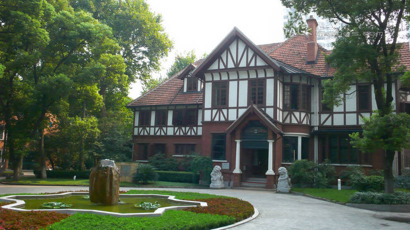 无人,家,横图,室外,白天,正面,度假,草地,草坪,美景,植物,城市风光,城市,哺乳动物,野生动物,狮子,雕塑,上海,中国,亚洲,辟邪,艺术,装饰,雕刻,雕像,房屋,屋子,景观,公寓,文化,娱乐,洋房,楼房,石雕,住宅,草,树,树木,绿色,天空,自然,动物,工艺品,石狮,天,祈祷,享受,休闲,健康,景色,放松,许愿,生长,成长,纪念,祈求,美术,申,主题,凶猛,陈列,东亚,岳阳路,徐汇区,上海市,中华人民共和国,沪,华东地区,功能,美学,驱邪,祛邪,避邪,守护神,残暴,平安,凶残,彩图,房子,shcm1