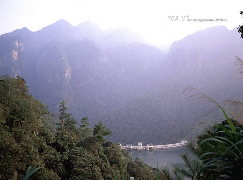 无人,横图,俯视,室外,白天,旅游,度假,湖,湖泊,美景,森林,山,山脉,树林,水,植物,井冈山,中国,亚洲,阴影,光线,影子,湖面,景观,山峰,水流,水面,山峦,娱乐,江西,树,树木,绿色,阳光,自然,湖水,群山,享受,休闲,景色,放松,生长,成长,自然风光,东亚,江西省,中华人民共和国,华东地区,赣,革命根据地,彩图,高角度拍摄,shcm1