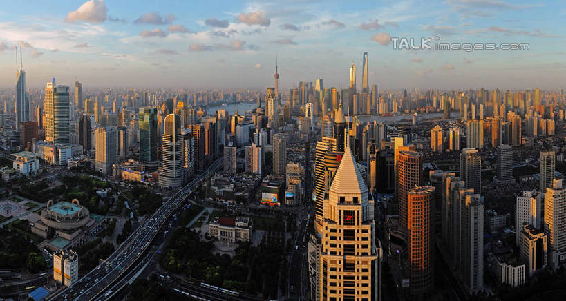 无人,家,高楼大厦,横图,全景,俯视,航拍,室外,白天,度假,美景,天际线,植物,城市风光,标志建筑,城市,大厦,道路,地标,建筑,路,摩天大楼,公路,上海,中国,亚洲,阴影,光线,影子,房屋,屋子,景观,云,云朵,公寓,分界线,停车线,交通,云彩,娱乐,建设,金茂大厦,浦东,洋房,楼房,住宅,树,树木,蓝色,绿色,白云,蓝天,天空,阳光,自然,天,享受,休闲,景色,放松,环球金融中心,生长,晴朗,成长,车行道,车行道分界线,申,鸟瞰,标线,柏悦酒店,花旗集团大厦,金融中心,陆家嘴,陆家嘴金融贸易区,浦东新区,上海环球金融中心,香格里拉酒店,震旦国际大楼,东亚,平安金融大厦,车行线,上海市,中华人民共和国,沪,华东地区,环球金融中心大厦,晴空,马路,彩图,高角度拍摄,房子,大楼,高层建筑,高楼,摩天楼,恒生银行大厦,上海浦东香格里拉大酒店,中国平安金融大厦,shgcy1