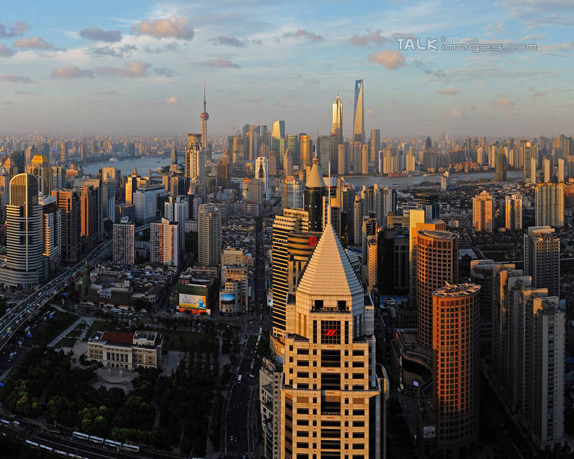 无人,高楼大厦,横图,全景,俯视,航拍,室外,白天,度假,河流,美景,水,天际线,植物,城市风光,标志建筑,城市,大厦,地标,建筑,摩天大楼,上海,中国,亚洲,阴影,光线,影子,河水,景观,水流,云,云朵,云彩,娱乐,建设,金茂大厦,浦东,树,树木,蓝色,绿色,白云,蓝天,天空,阳光,自然,天,享受,休闲,景色,放松,环球金融中心,生长,晴朗,成长,申,鸟瞰,柏悦酒店,花旗集团大厦,金融中心,陆家嘴,陆家嘴金融贸易区,浦东新区,上海环球金融中心,香格里拉酒店,震旦国际大楼,东亚,平安金融大厦,上海市,中华人民共和国,沪,华东地区,环球金融中心大厦,晴空,彩图,高角度拍摄,大楼,高层建筑,高楼,摩天楼,恒生银行大厦,上海浦东香格里拉大酒店,中国平安金融大厦,shgcy1