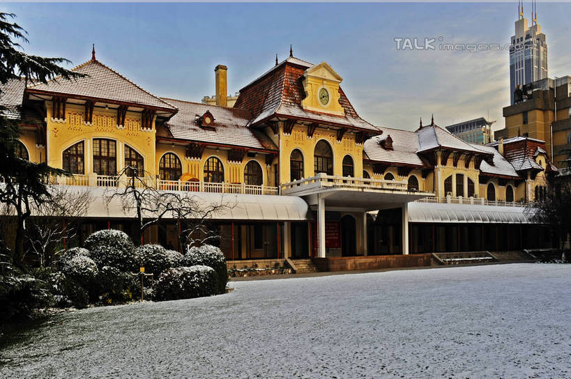 无人,高楼大厦,横图,室外,白天,正面,度假,美景,雪,植物,大雪,城市风光,城市,大厦,建筑,摩天大楼,中国,亚洲,阴影,光线,影子,积雪,景观,雪景,云,云朵,冬季,冬天,云彩,娱乐,建设,树,树木,蓝色,绿色,白云,蓝天,天空,阳光,自然,天,享受,休闲,景色,放松,寒冷,生长,晴朗,成长,东亚,中华人民共和国,严寒,晴空,彩图,大楼,高层建筑,高楼,摩天楼,shgcy1